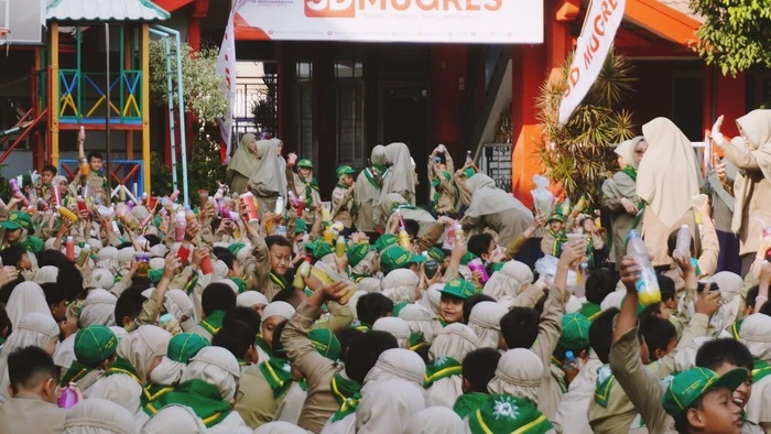 Bikin Sehat dan Segar, SD Mugres Rayakan Happy Friday dengan Cara Ini