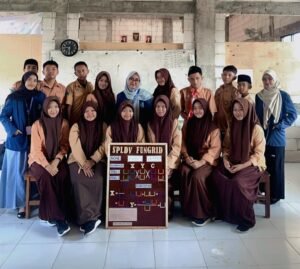 Belajar Matematika Asik Lewat SPLDV Fungrid oleh Mahasiswa KKN UMG