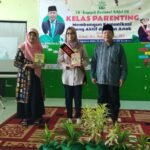 Pentingnya Komunikasi Dibahas pada Kelas Parenting di TK ABA 06 Surabaya