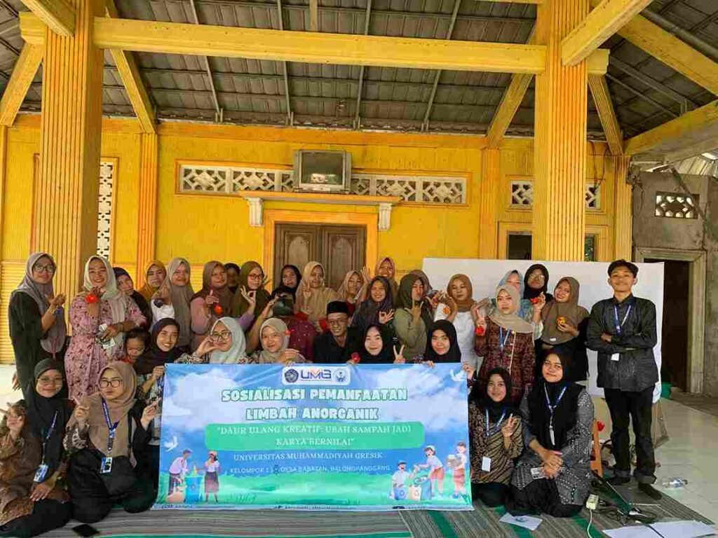 Mahasiswa KKN UMG Gelar Penyuluhan Pemanfaatan Sampah Anorganik di Desa Babatan