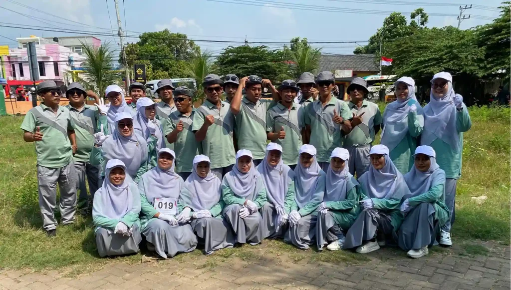 Guru SMAMUSIX Ikut Meriahkan Gerak Jalan Paciran