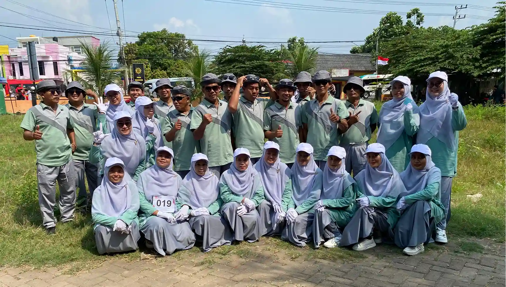 Guru SMAMUSIX Ikut Meriahkan Gerak Jalan Paciran