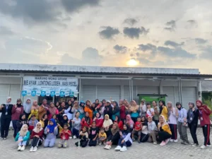 Kebersamaan dalam Gerakan: KKN UMG Ajak Warga Desa Banjaragung Senam Sore