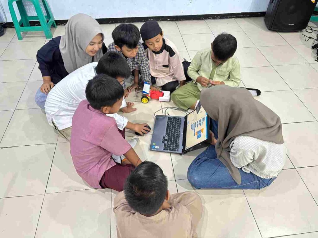 CubeBot, Robot Karya Mahasiswa UMM untuk Atasi Kecanduan Gadget