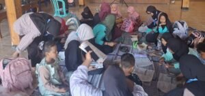 Program Kelas Sahabat Ceria: Dukung Literasi Anak di Desa Sumbersono oleh KKN UM Surabaya