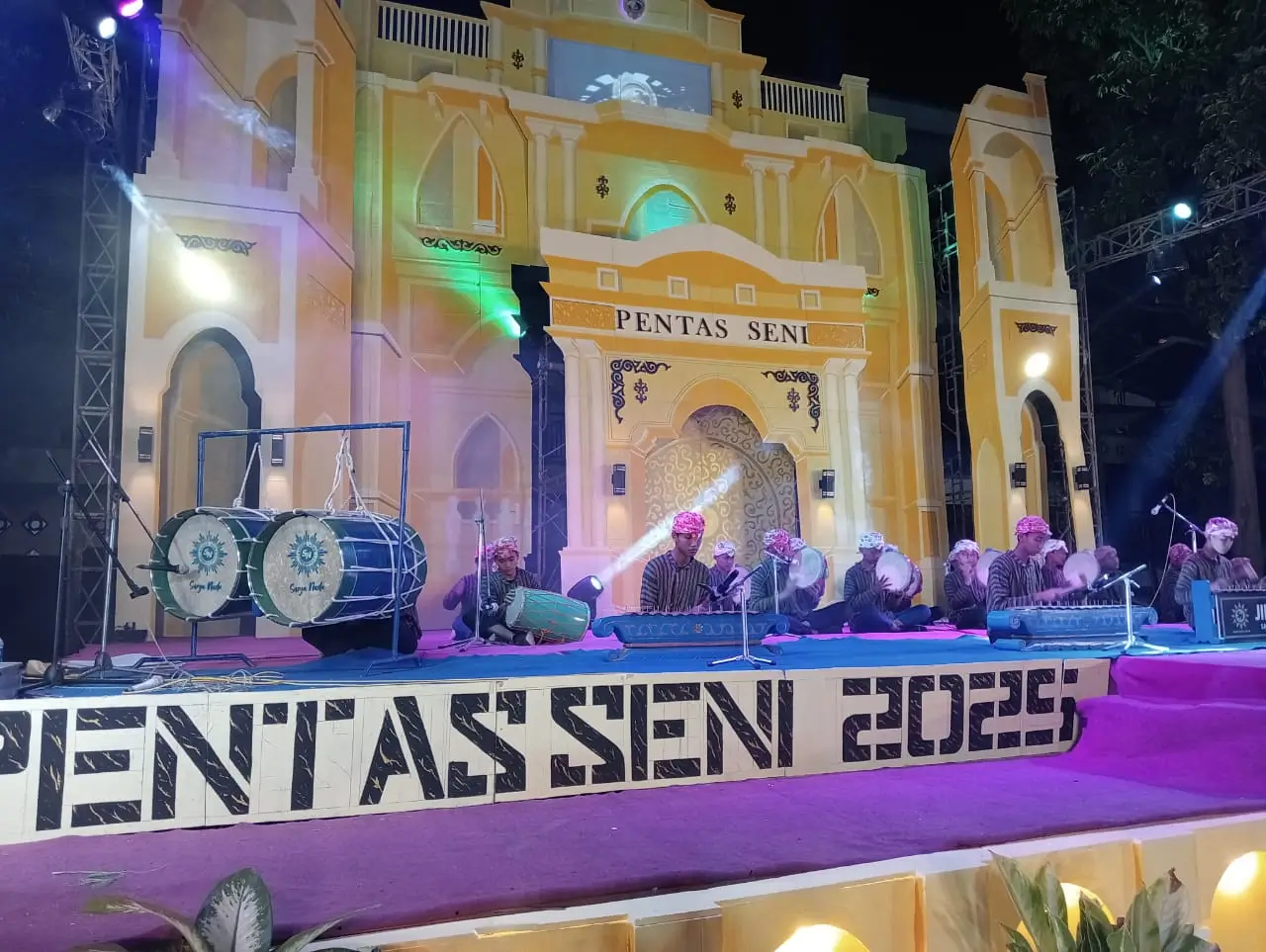 Tak Mau Dilupakan, Pensi Al-Ishlah 2025 Dibuka dengan Tampilkan Musik Jidor Santri