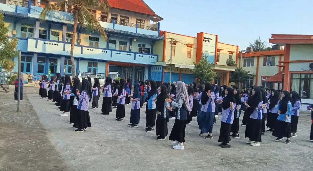 Pagi Sehat ala Santri Putri Pondok Modern Muhammadiyah Paciran
