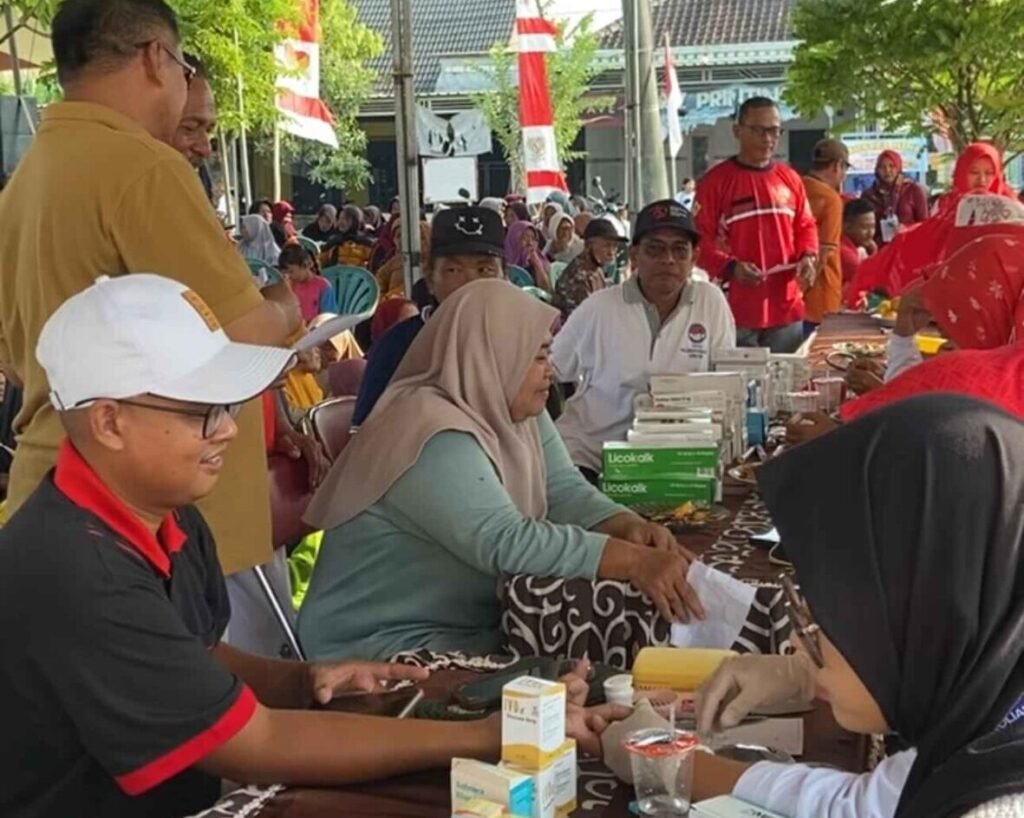 Senam Lansia dan Cek Kesehatan Gratis: Mahasiswa KKN UMG Hadirkan Kegiatan Bermanfaat