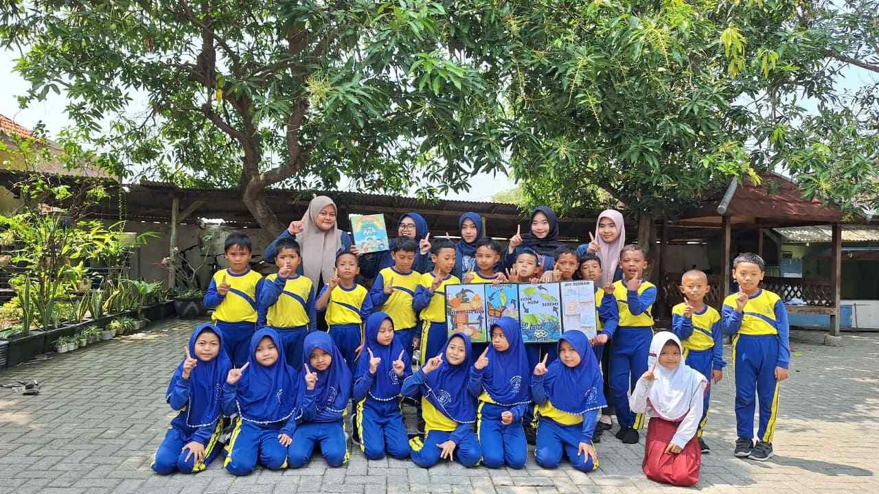 Mahasiswa PGSD KKN Desa Babatan Aplikasikan Media Boxamorphosis dalam Pembelajaran Siklus Hidup Hewan
