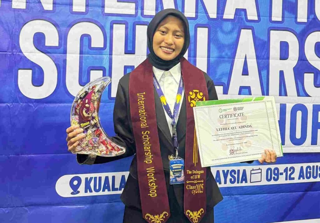 Lefhia Ayu Adinda Raih Tiga Gelar Bergengsi di International Scholarship Workshop Malaysia