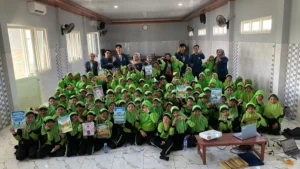 Ajarkan Sejak Dini, Mahasiswa KKN UMG Gelar Sosialisasi Anti-Bullying di Desa Manyar Sidorukun