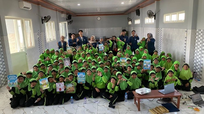 Ajarkan Sejak Dini, Mahasiswa KKN UMG Gelar Sosialisasi Anti-Bullying di Desa Manyar Sidorukun