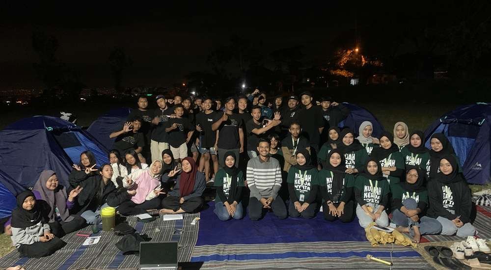 Menjadi Penunjuk Arah, Bukan Hanya Pengikut: Fun Camp Leadership KKN 12 UM Surabaya Bersama IP2P Dusun Paras