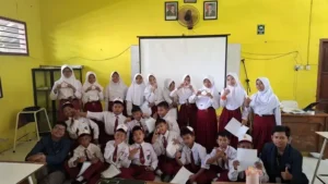 Mahasiswa KKN UMG Kenalkan Coding Sejak Dini Lewat Scratch Junior di SDN 125 Gresik