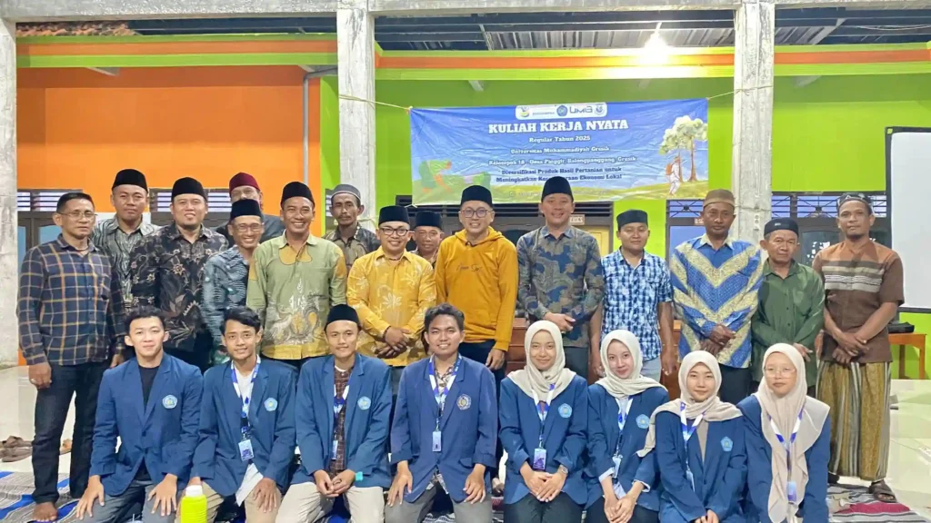 Mahasiswa KKN UMG Latih Petani Desa Pinggir Kelola Keuangan