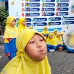 Blow and Go Lintas Kelas, Siapa Paling Cepat Tiup Gelas?