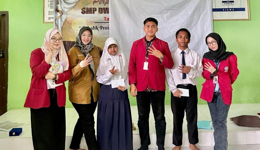 Membumikan Hukum Anti-Bullying, Mahasiswa KKN UM Surabaya Edukasi Siswa SMP Dwi Dharma