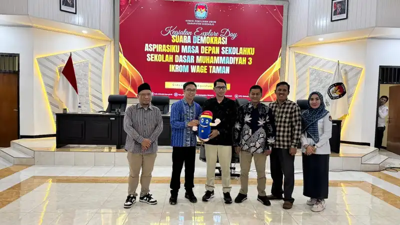 Kunjungi KPU, Siswa SD Ikrom Kenali Proses Demokrasi