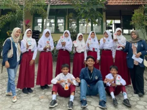 KKN UMG Tanamkan Budaya Gemar Menabung ke Siswa SD Gresik
