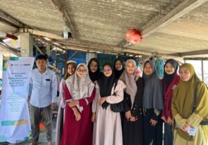 Dosen UMSurabaya Kembangkan Penguatan Tiga Pilar untuk Nelayan Paciran Berdaya (2). (Istimewa/PWMU.CO)