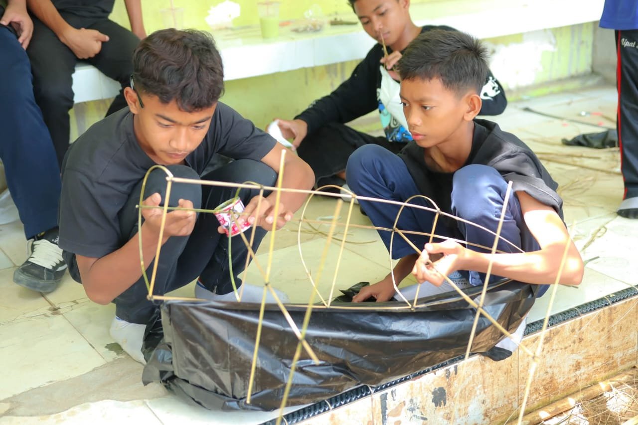 Langit Ceria, Semangat Membara: Lomba Layang-Layang Warnai Hari Pertama PHBN SMPM Jipat Karangasem
