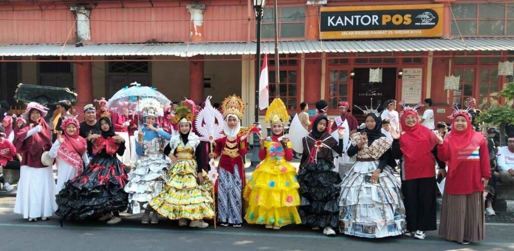 Fun Walk Parade Tutup Semarak Kemerdekaan RI ke-80 di Spemutu Gresik