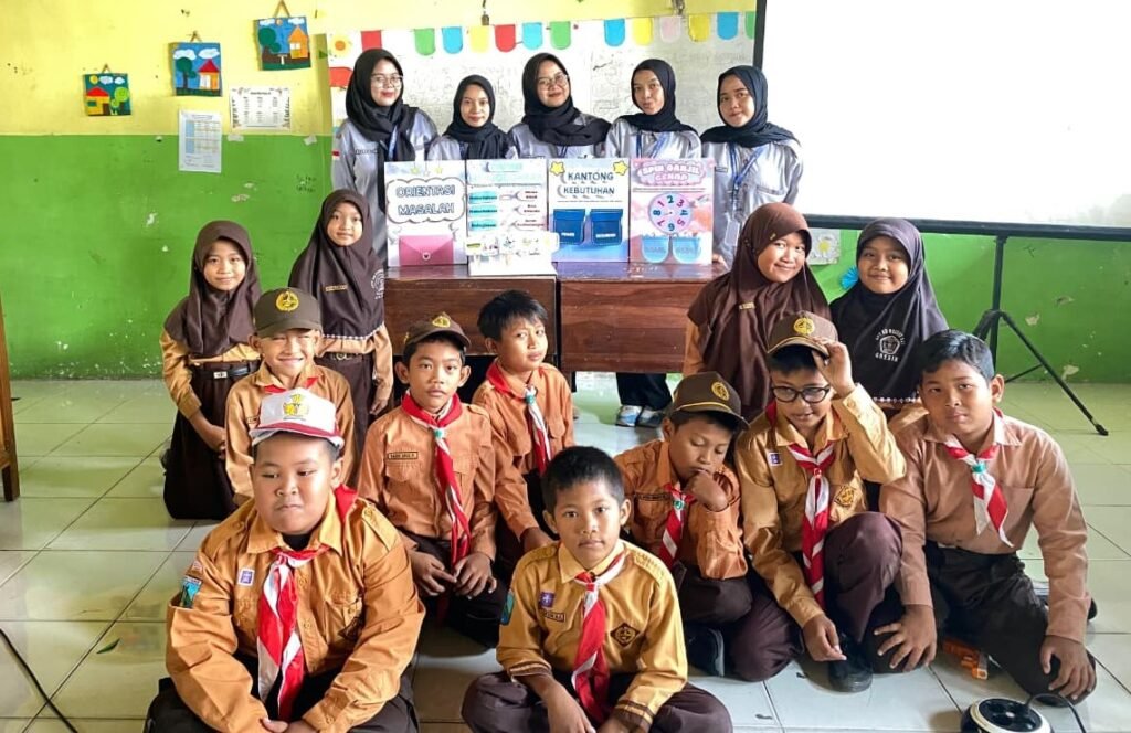 Belajar Jadi Mainan, Mainan Jadi Pelajaran: Smart Box Hadir di SDN 121 Gresik