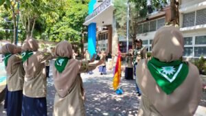 Antusiame Guru SD Muhamamdiyah 2 GKB dala Latihan Kepanduan HW