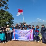 SMK Milan Rayakan Kemerdekaan di Puncak Lorokan Mojokerto