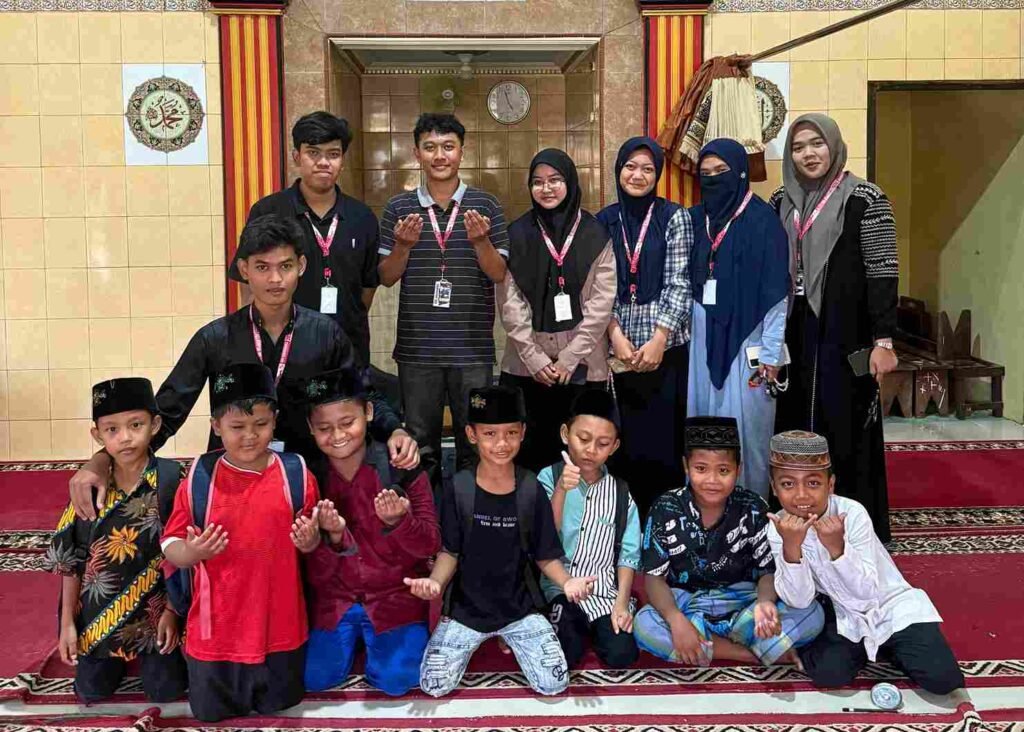 Pendampingan Belajar Al-Quran di Desa Gedangan oleh Mahasiswa KKN UM Surabaya