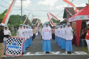 Sambut HUT ke-80 RI, SMA Muha Genteng Terjunkan Empat Regu Lomba Gerak Jalan Tingkat Desa