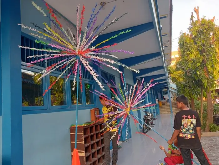 Kenalkan Kearifan Lokal,  SMPM 12 Sendangagung Ajak Gen Z Bikin Rontek