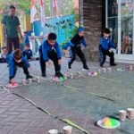 Keseruan Siswa dan Wali Siswa SD Muhamadiyah 1 Krian dalam Lomba Agutusan