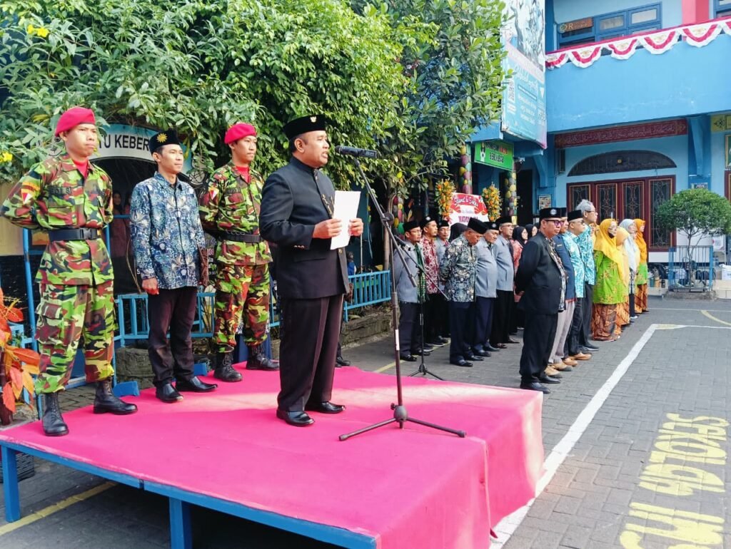 Teguhkan Komitmen Memajukan Negeri Harapan Inspektur Upacara HUT RI ke-80 PCM Wiyung