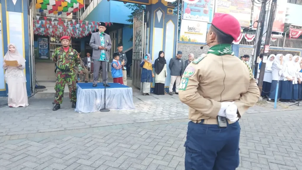 Jadi Pembina Upacara HUT RI, Ketua PCM Krembangan Paparkan Empat Ciri Orang Bersyukur
