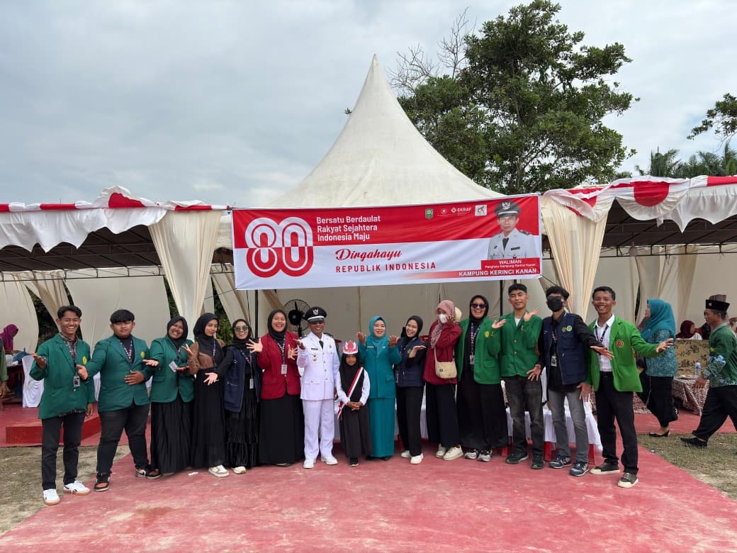 KKN MAs 2025 Membersamai Masyarakat dalam Prosesi Pengibaran Bendera di Kerinci Kanan