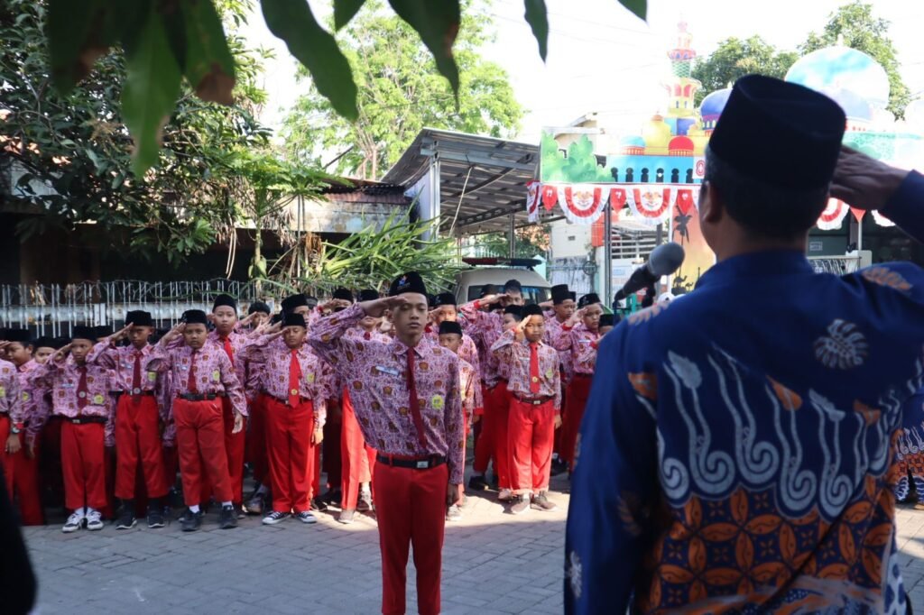Peringati HUT ke-80 RI, SD Mumtas Adakan Upacara Bendera