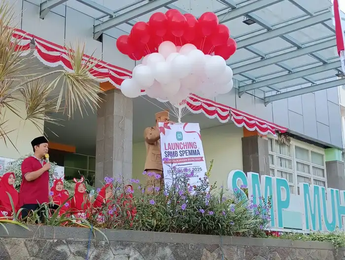 Peringati HUT Ke-80 RI, SMP Muhammadiyah 5 Surabaya Luncurkan SPMB 2026-2027