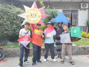Siswa MUDEBA Warnai Langit di Hari Kemerdekaan dengan Kreasi Layangan