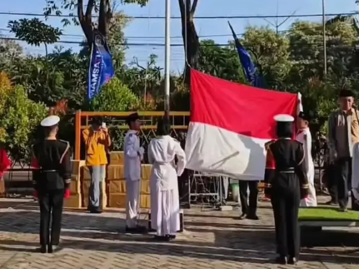 Upacara HUT ke-80 RI di Smamsatu Gresik: Antara Semangat ‘Ngegas’ Siswa dan Kendali Ngerem’ Guru