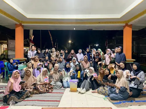 Mahasiswa KKN UMG Edukasi Warga Ubah Jerami Jadi Kompos Ramah Lingkungan