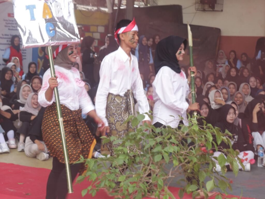 Adu Gaya Pahlawan, SMK Models Gelar Lomba Fashion Show Peringati HUT Ke‑80 RI