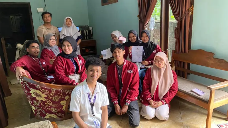 Penguatan UMKM Desa Karanganyar: Mahasiswa KKN Dampingi Legalitas hingga Digitalisasi