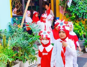 Pawai Kemerdekaan Sekolah Kreatif SD Muhammadiyah 16 Penuh Keunikan
