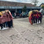 Lomba Buldoser Banner Warnai Semarak HUT ke-80 RI di MI Muga Bulubrangsi