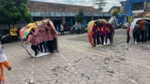 Lomba Buldoser Banner Warnai Semarak HUT ke-80 RI di MI Muga Bulubrangsi