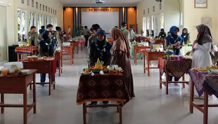 Lomba Hias Tumpeng Mini Meriahkan HUT Ke-80 RI dan Milad Ke-10 SMK Muhammadiyah 5 Jember