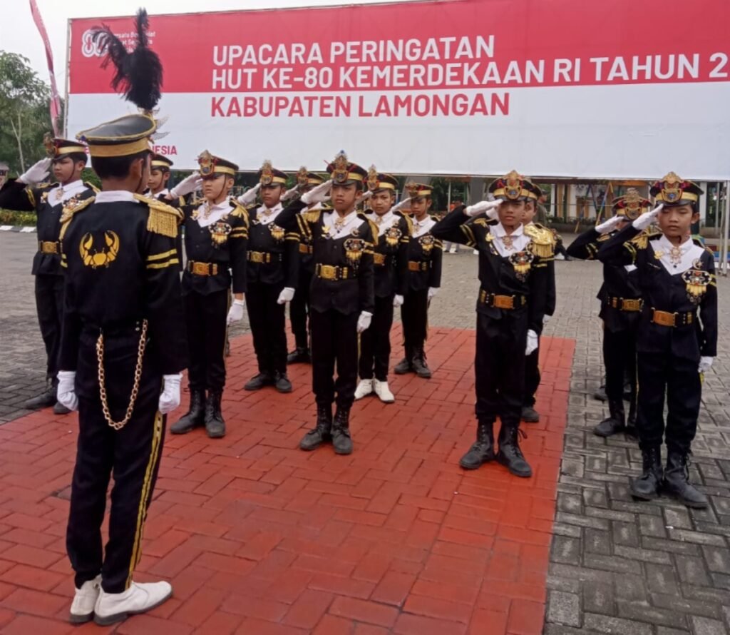 Pukau Penonton! Siswa MI Munamlas Karangasem Tampil Maksimal pada Gerak Jalan Kabupaten Lamongan