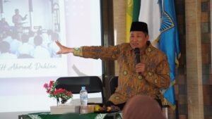 Guru dan Karyawan SDM 18 Surabaya Ikuti Kajian Tuntunan Ibadah Sesuai HPT