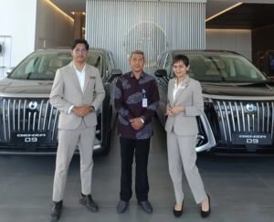 Lutfi Isa Ansori Waka Humas SMK Muhammadiyah 9 Gambiran MoU dengan PT Denza (Istimewa/PWMU.CO)